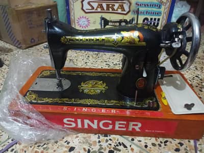 Singer Sewing machine 10/10 condition box pack