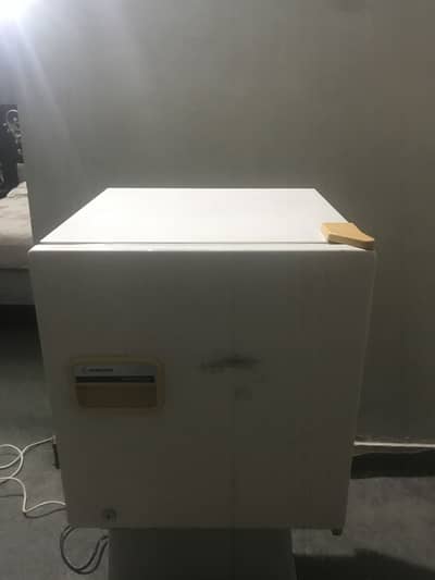 SAMSUNG BED ROAM FRIDGE AVAILABLE .