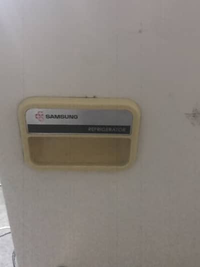 SAMSUNG BED ROAM FRIDGE AVAILABLE .