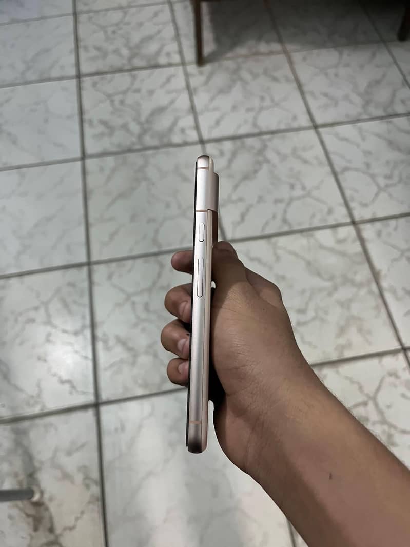 Google pixel 8 4