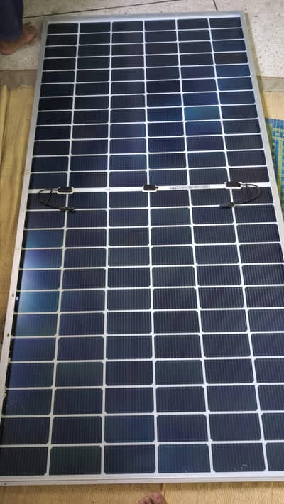 Jinko Solar Panels (585 W)