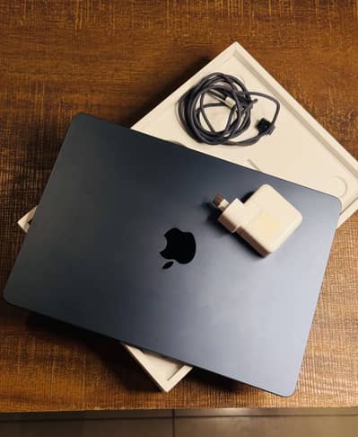 Apple MacBook Air M3 512GB/8GB | Complete Box
