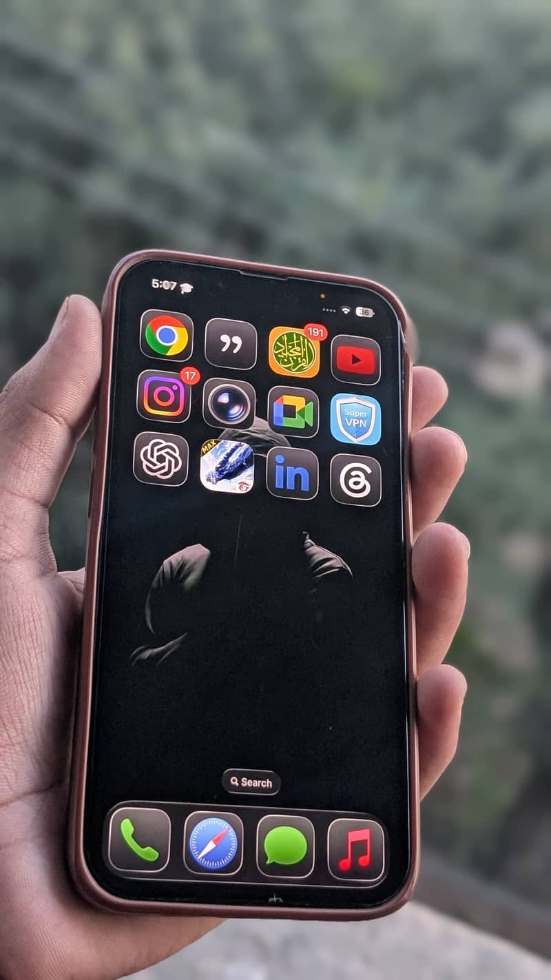 iPhone 13 4