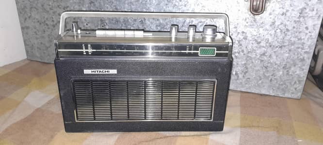 Hitachi radio