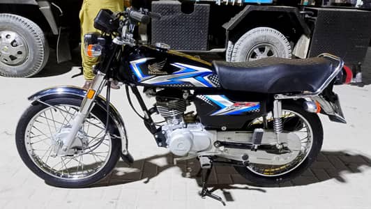 Honda CD-70 2025 advance model Karachi num 1st owner Genuine mint