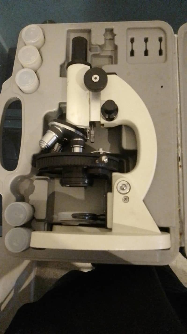 microscop 3