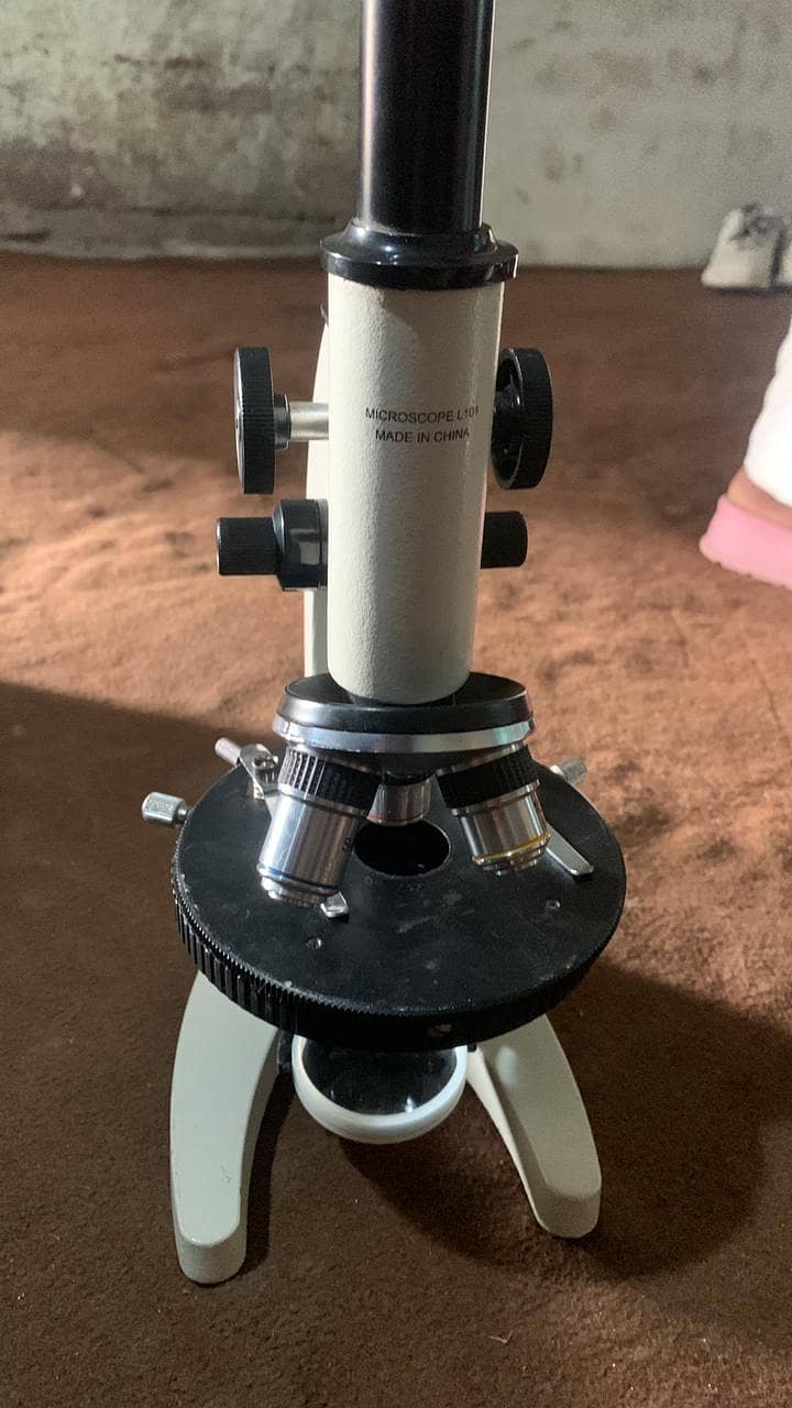 microscop 5