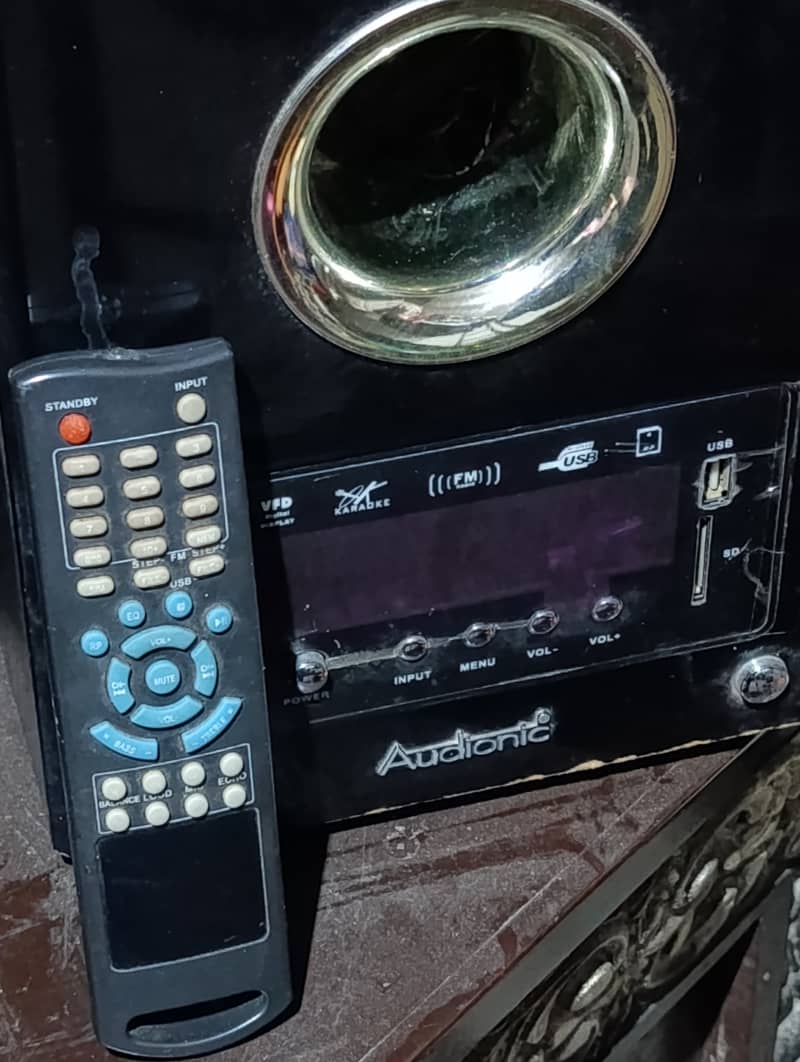 Audionic classic 6 speaker 1