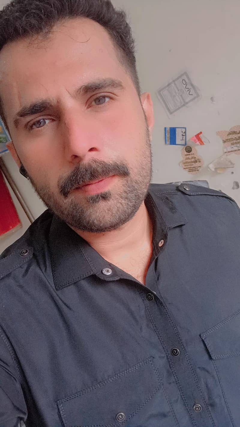 مجھے نوکری کی تلاش ہے ریسٹورنٹ سیکورٹی اور ریزیڈنسی فیلڈ میں 2