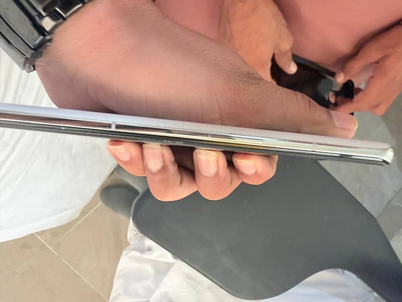 One Plus 10 Pro 4