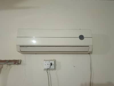 1 Ton Gee Split AC in Working condition