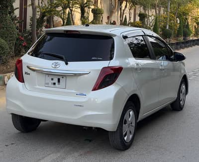 Toyota Vitz Push Start Jewela Pearl White.