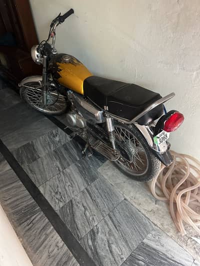 125 1993 model look like new contact 0/3/3/4/2/2/6/4/4/1/7 wtsapp