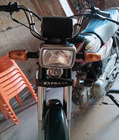 Express model 2025 very neat and clean no required any work kM 4400