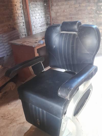 Luxury Barber / Salon Chair For Sale – Strong & Comfortable