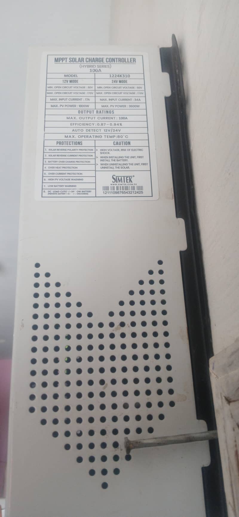 Simtek 100 AM MPPT Charge Controller 1