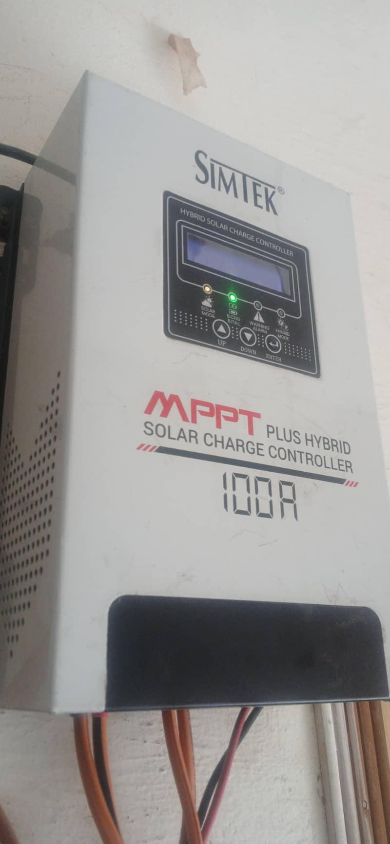 Simtek 100 AM MPPT Charge Controller 2