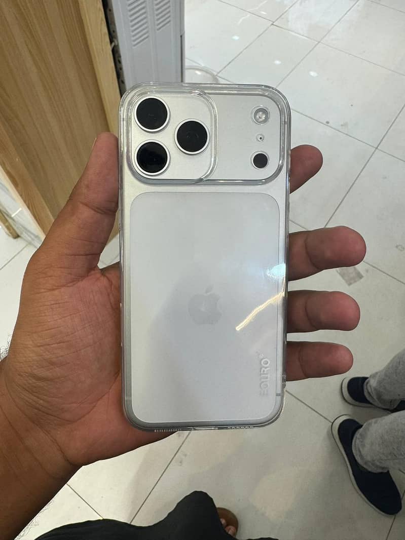 iPhone 17 pro Max 1