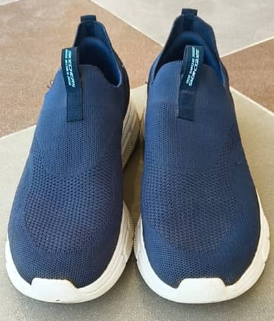 Skechers shoes new only one time used size 43. Condition 10/10.
