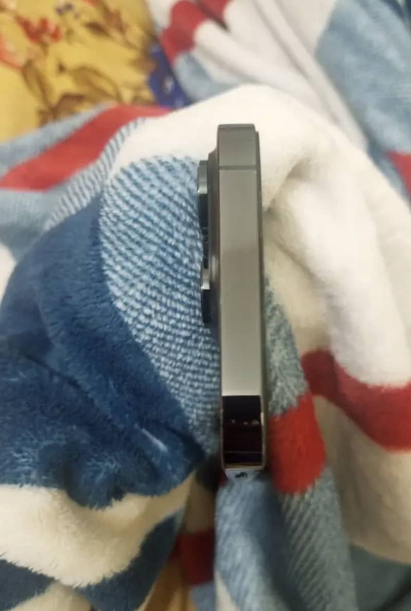 Iphone 14 pro box 3