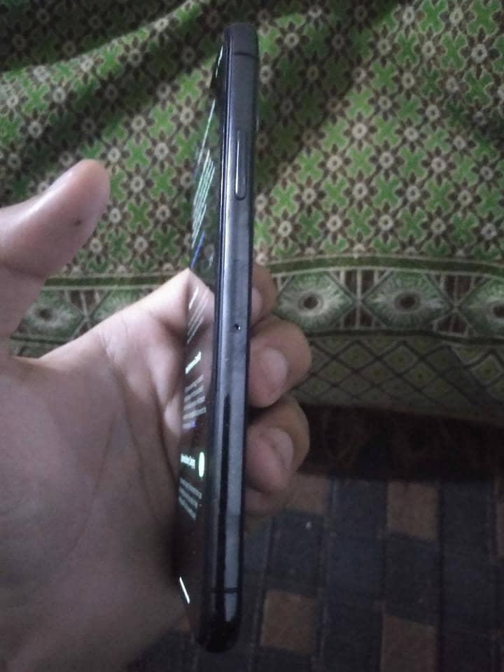 iphone xs 4