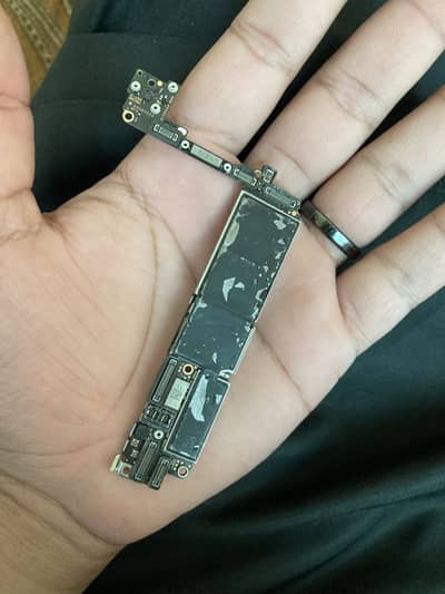 iPhone 7 motherboard