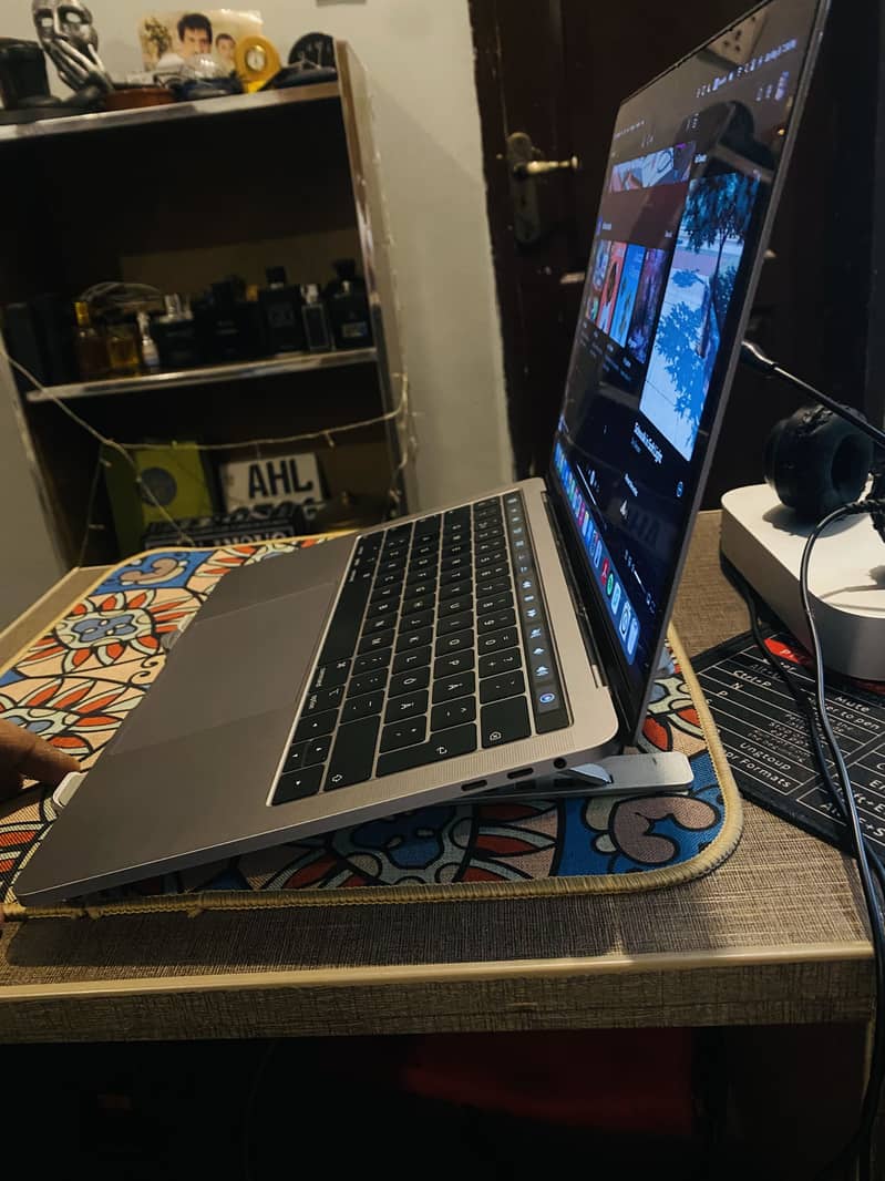 Macbook pro Touch Bar 4