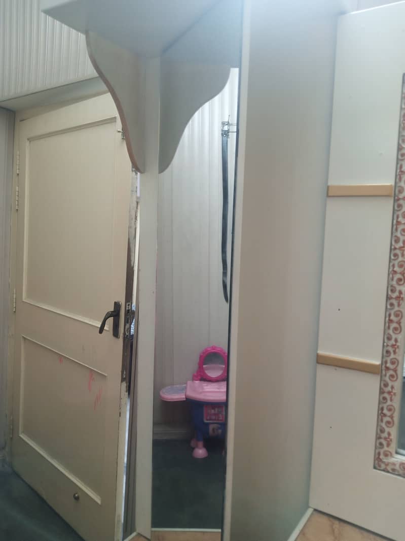 Double mirror dressing table 1