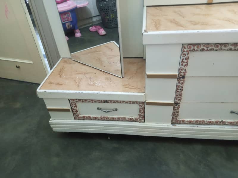 Double mirror dressing table 2