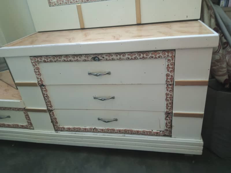 Double mirror dressing table 3