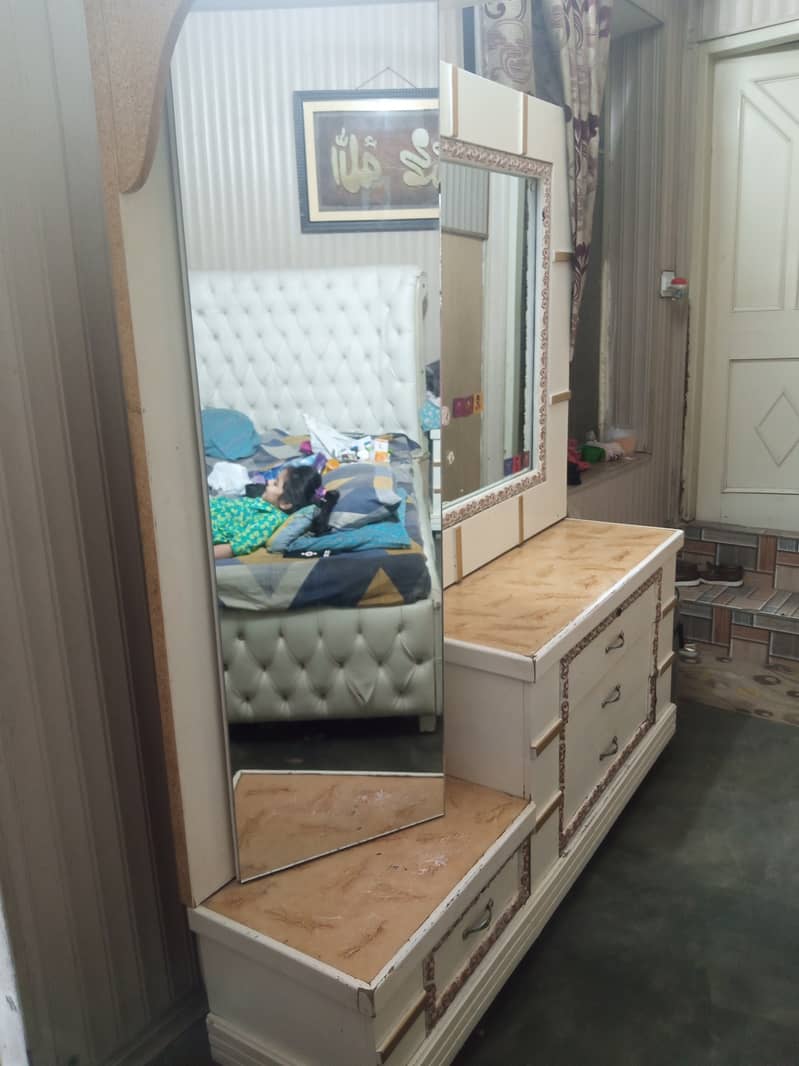 Double mirror dressing table 5