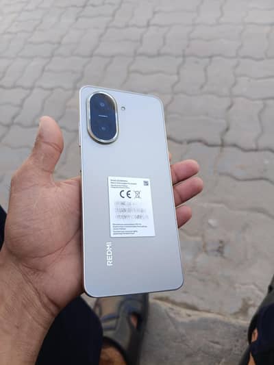 box charger sath hai . . 4/64 hai