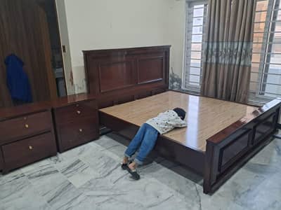 used Kingsize double bed,2 side tables,8 inch matress for sale