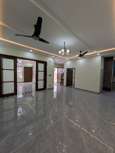 GULBERG RESIDENCIA 10Marla WITH SOLAR NO ELECTRICITY BILL GROUND FLOOR FOR RENT NEAR D MARKAZ