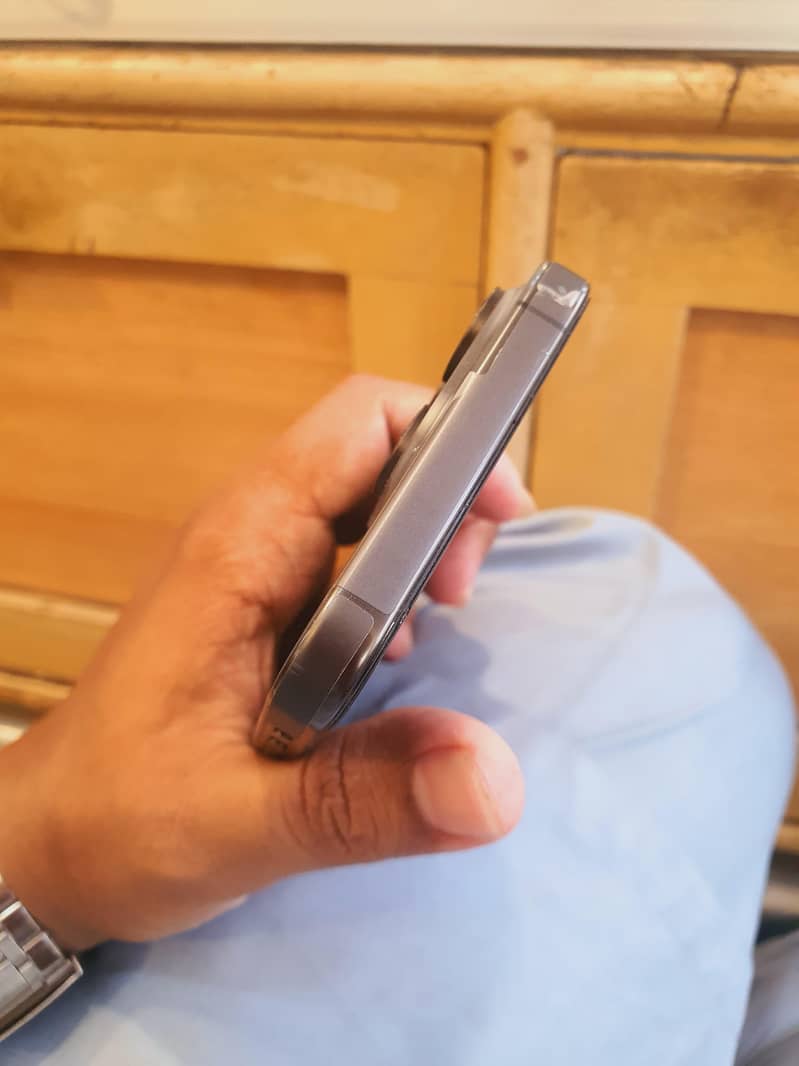 Iphone 15 pro max 4