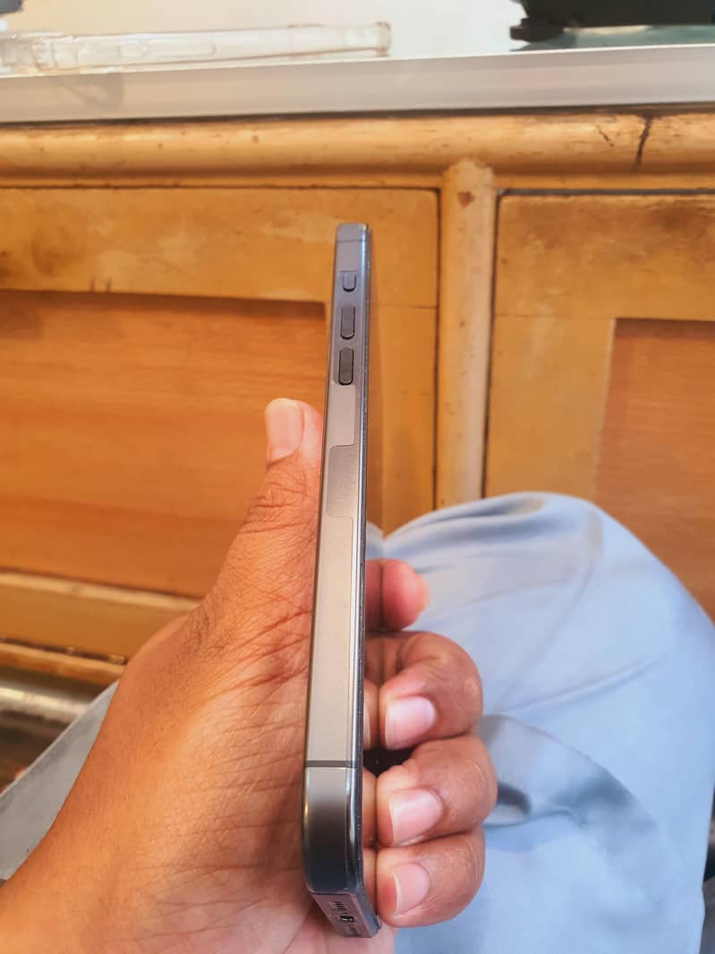 Iphone 15 pro max 6