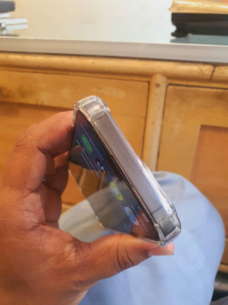 Iphone 15 pro max 9