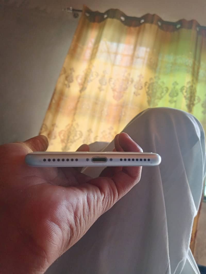 Apple iPhone 7 Plus 1