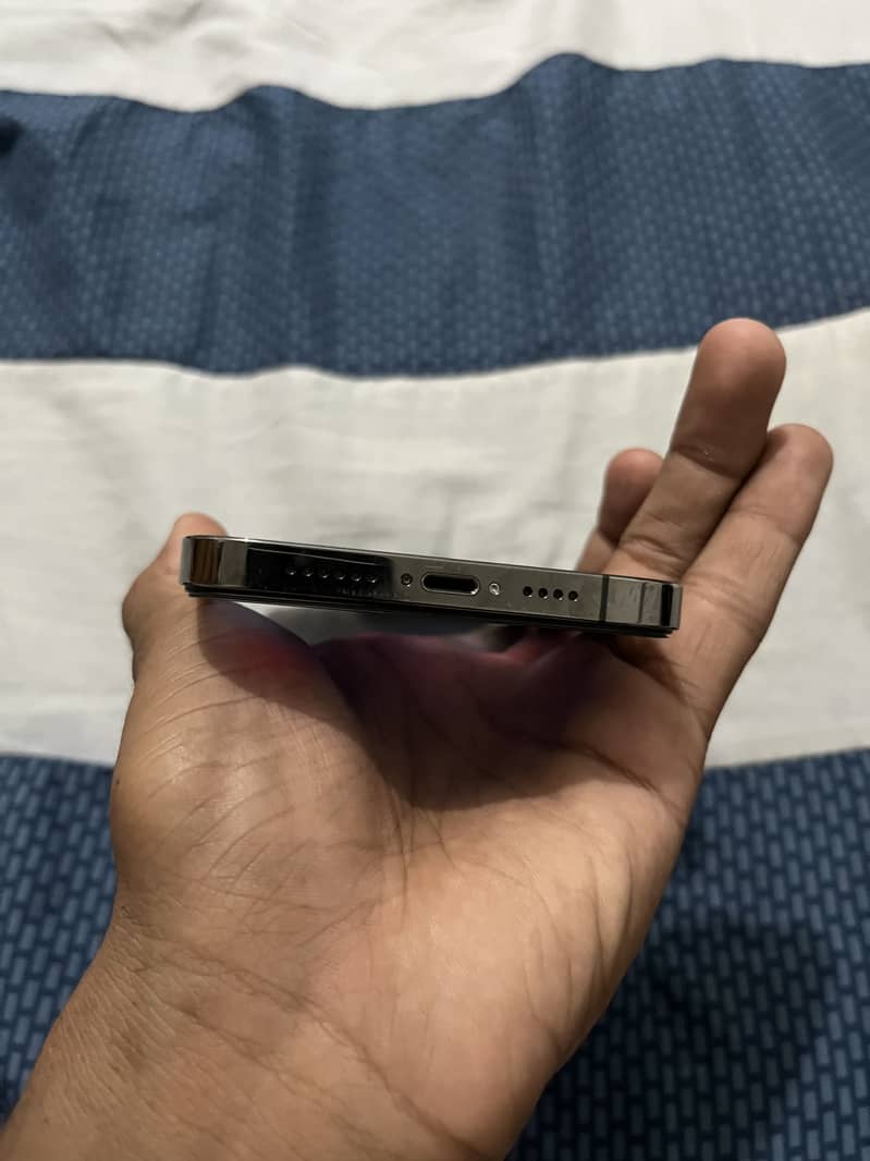 iPhone 12 pro max 4