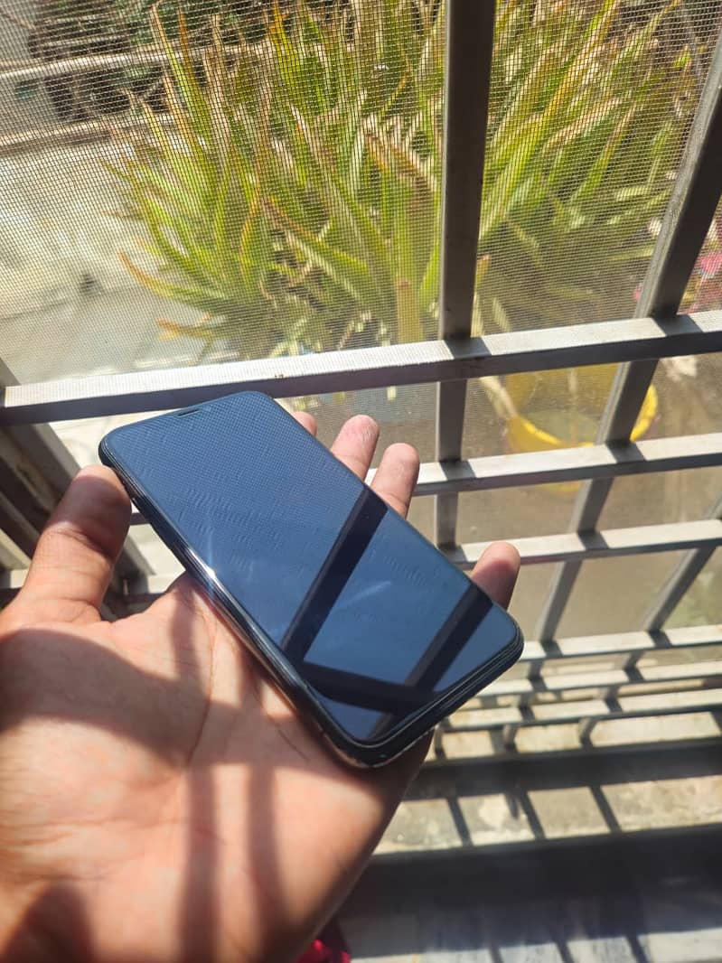 Apple iPhone 11 Pro 1