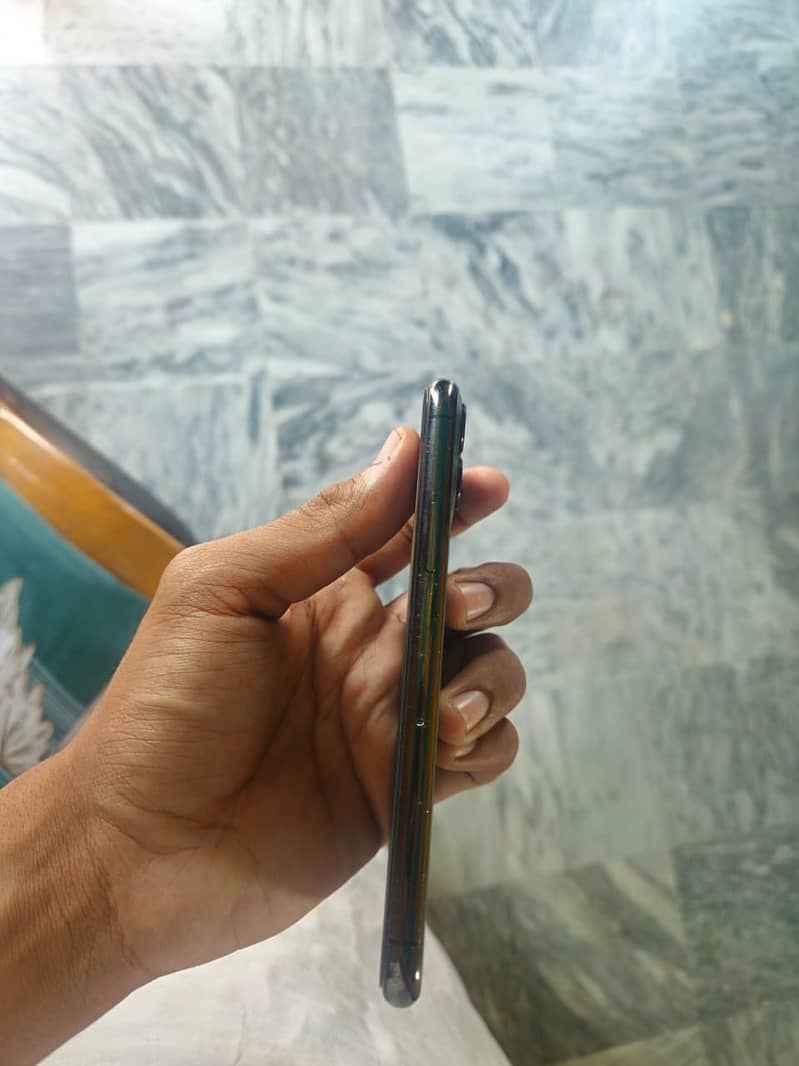 Apple iPhone 11 Pro 3