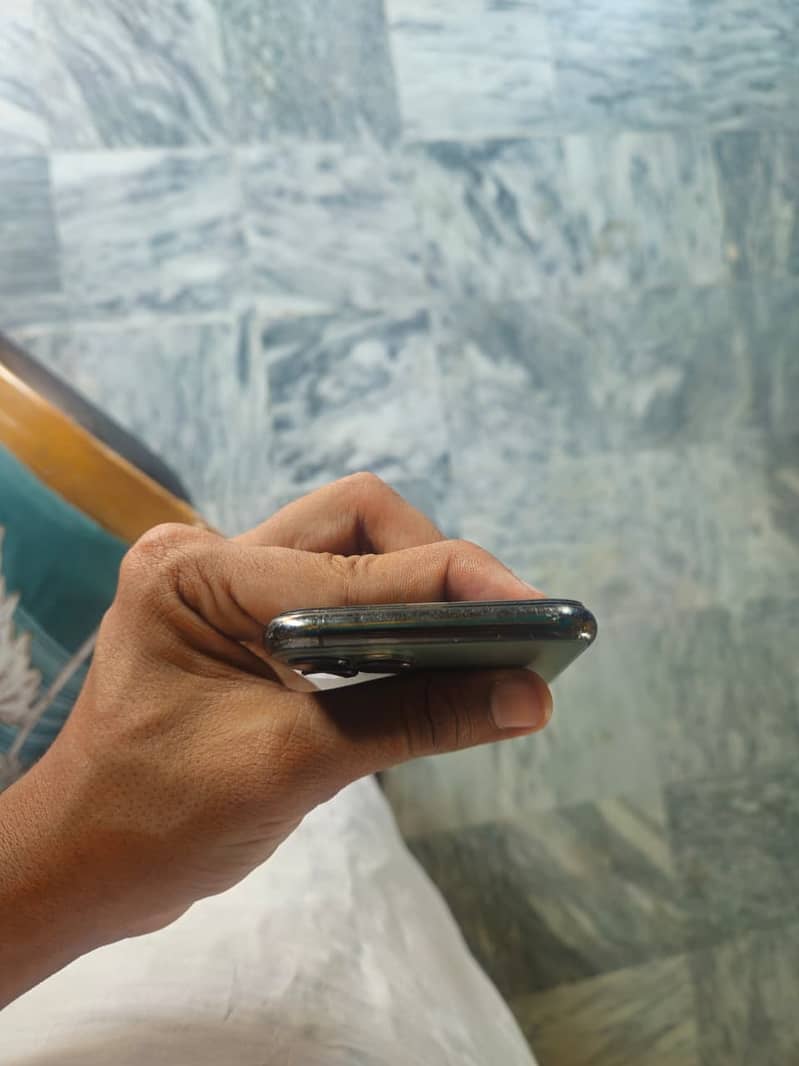 Apple iPhone 11 Pro 5