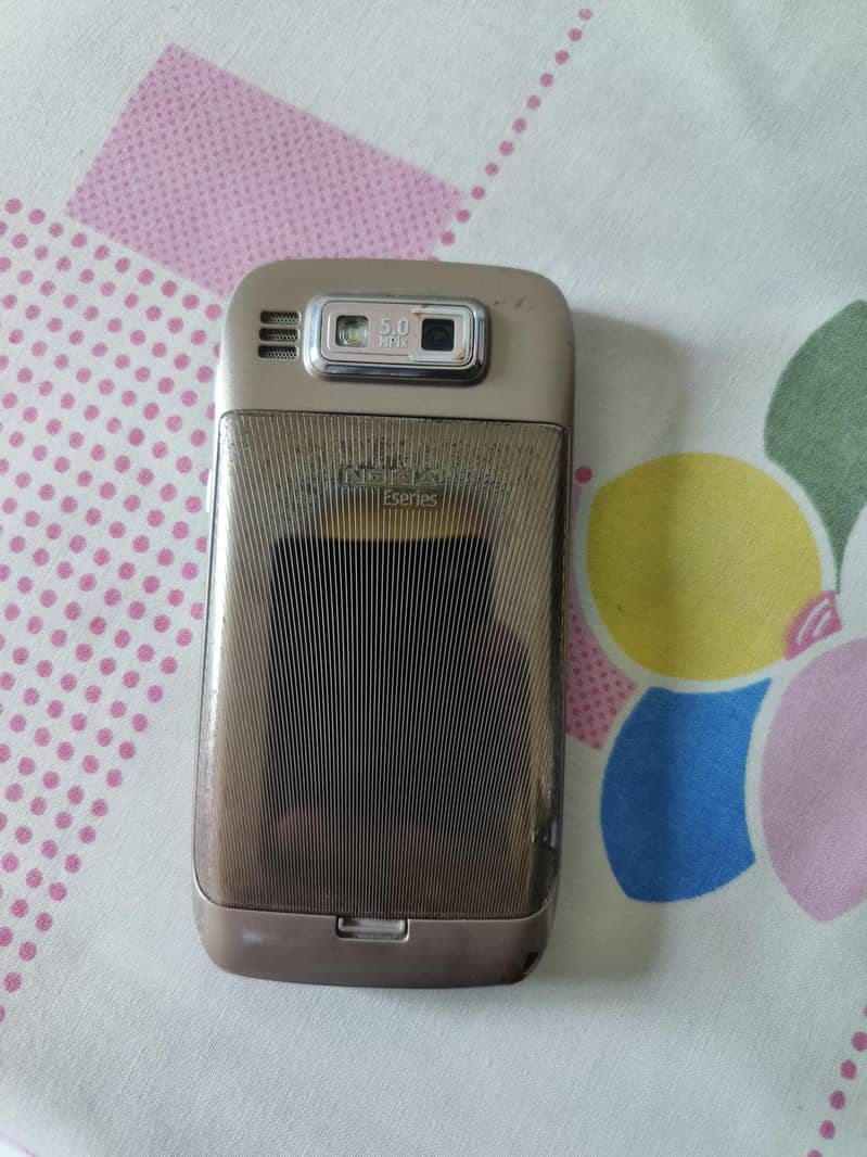 Nokia E72 4