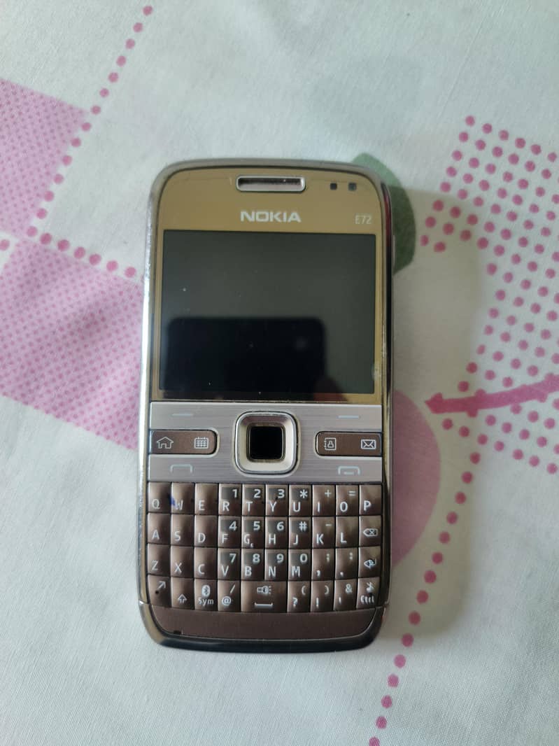 Nokia E72 6