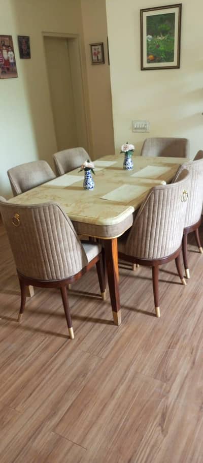 Dining table with 6 dining chairs