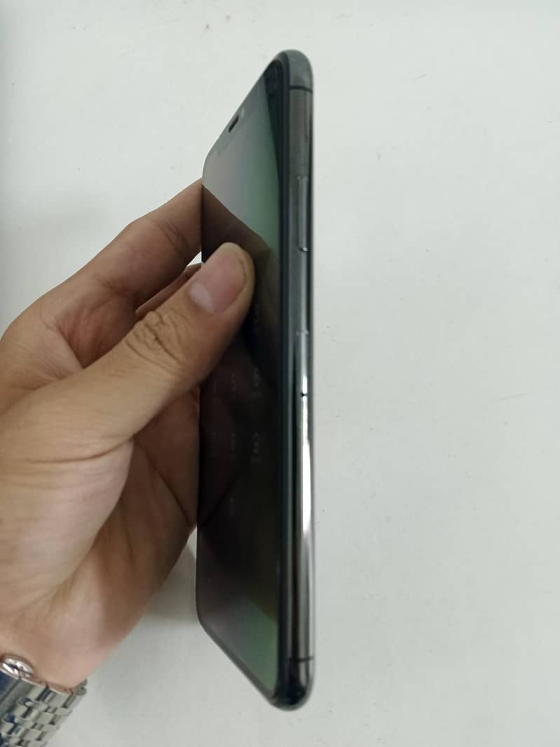 IPHONE 11 PRO MAX 2