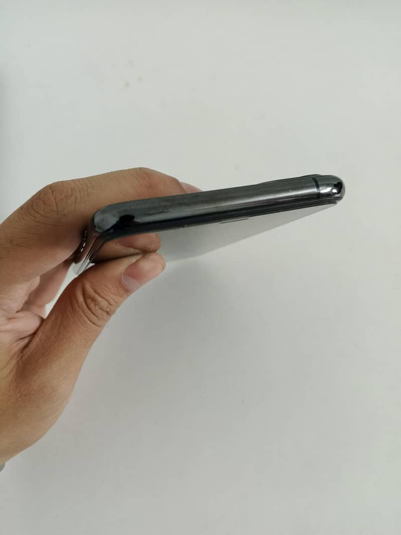 IPHONE 11 PRO MAX 4