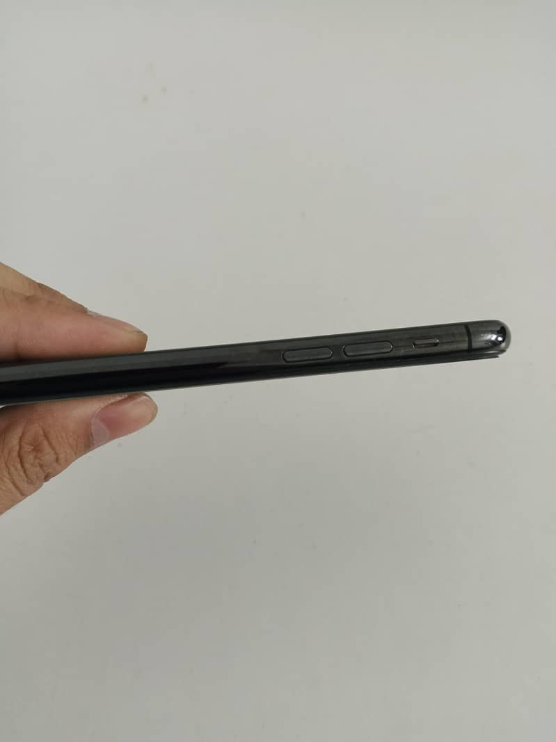 IPHONE 11 PRO MAX 5