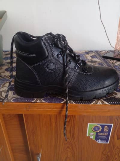 Bataa safety shoes  untouch piece