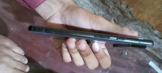 screen par damij he Thora SA betteri bhi achi he